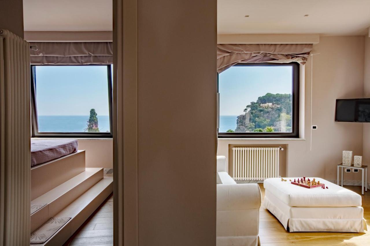 Apartamento Fenetre Sur Le Blue Taormina Exterior foto